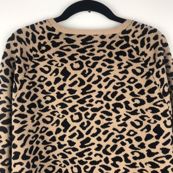 Philosophy || V-Neck Cheetah Patterned Bell Sleeve Sweater Size Large - Picture 10 of 13